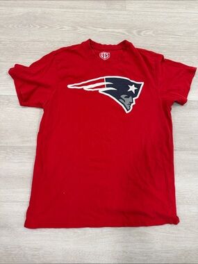 Men's patriots Red Crewneck T-Shirt with Team Logo size small